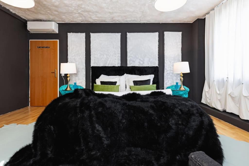 Free Parking-3br-200m2 House-ac-1000m2 Garden